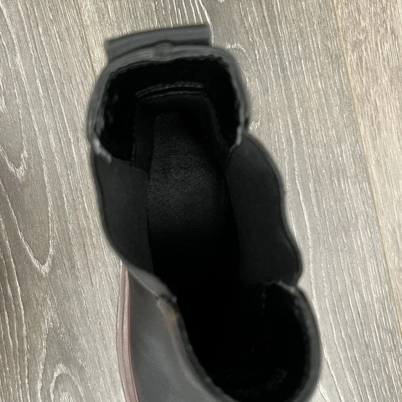 URBAN OUTFITTERS Black Chelsea Faux Leather Combat Platform Chunky Boots 9 40 - Picture 3 of 10